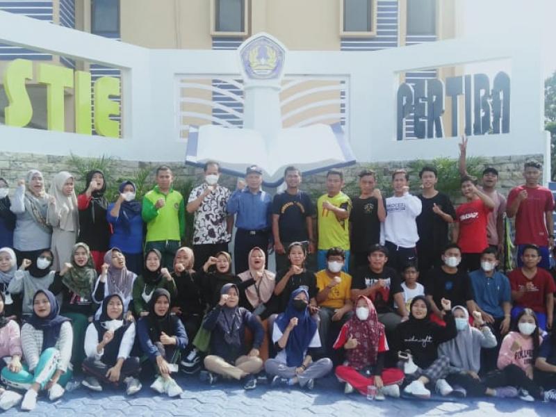 Civitas Akademika Stie Pertiba Foto Bersama