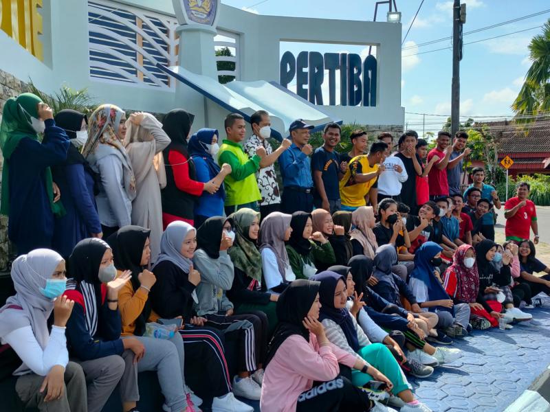 Civitas Akademika Stie Pertiba Foto Bersama