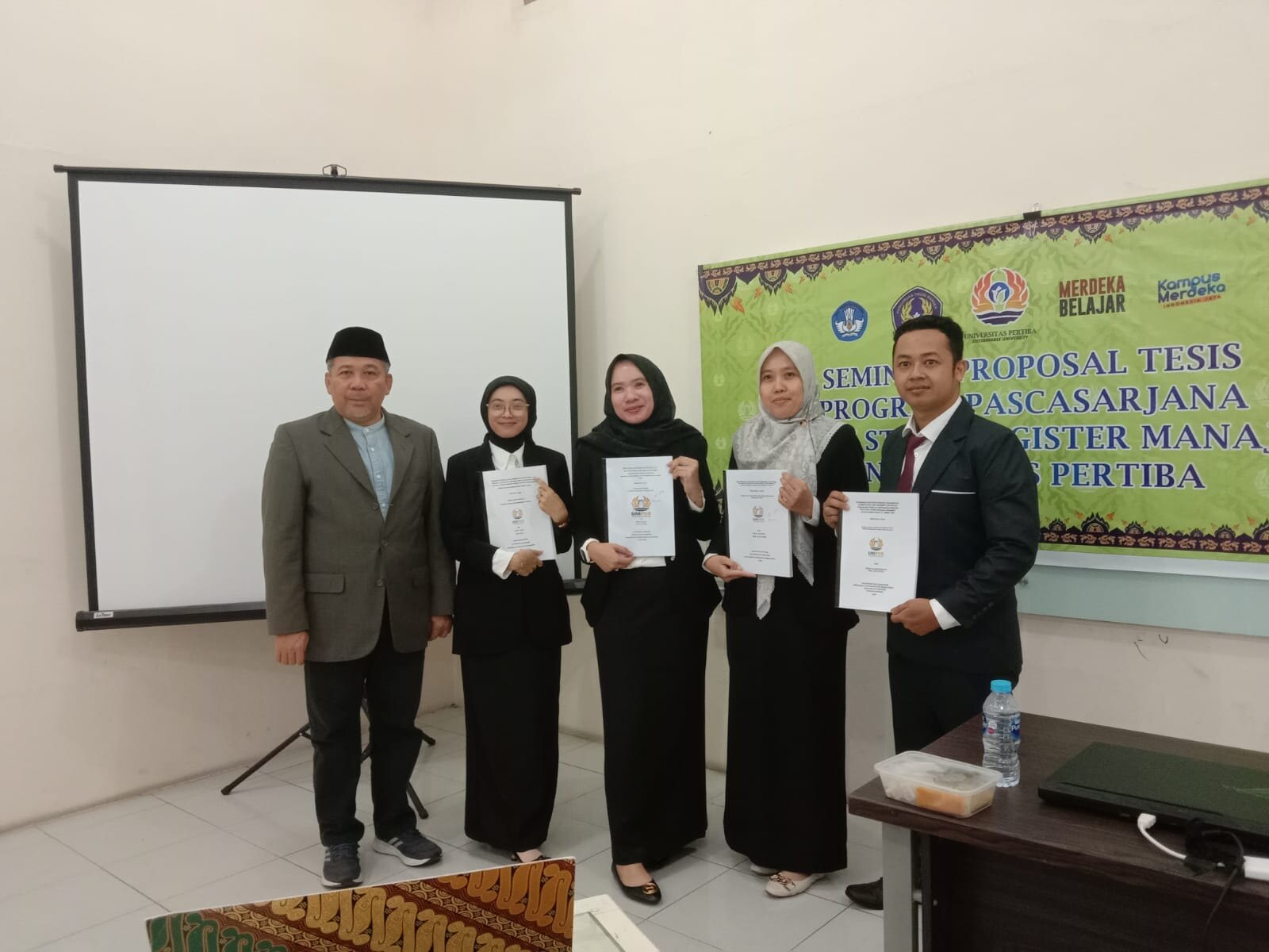 Mahasiswa Pascasarjana Uniper Laksanakan Ujian Sempro  Tesis